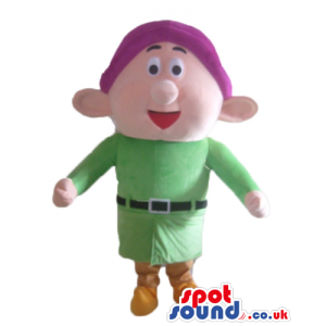 Young dwarf wearing a purple hat, a green shirt, beige trousers