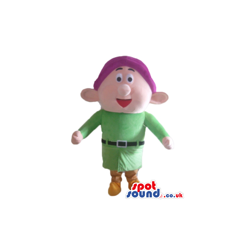 Young dwarf wearing a purple hat, a green shirt, beige trousers