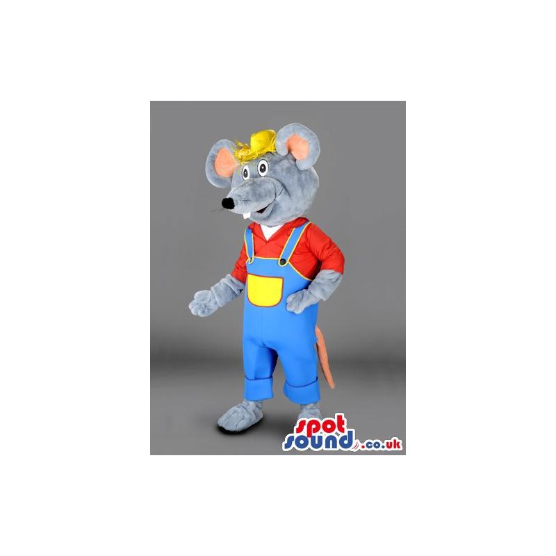 Little funny mouse mascot keeping his hand on the waist -